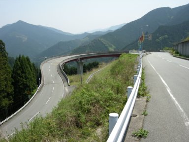 高見峠ループ橋